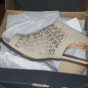 Avenue cloudwalkers size 12W taupe shootie haven